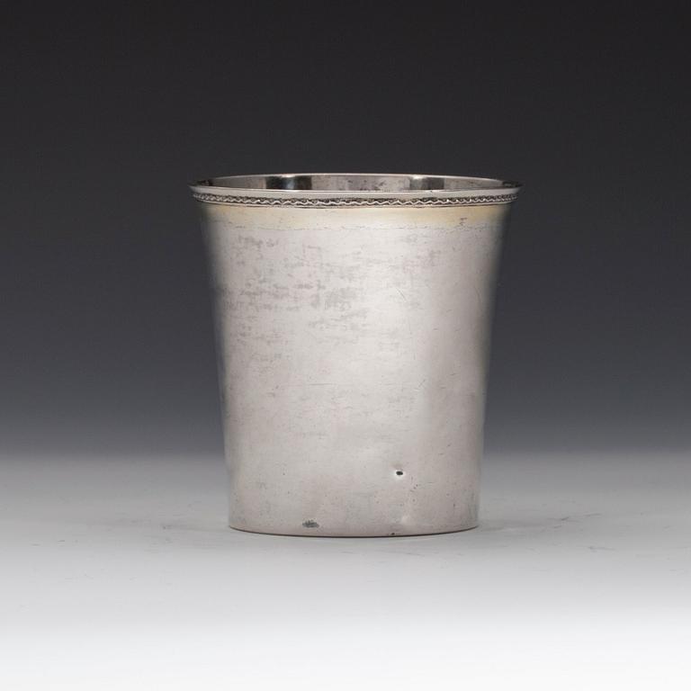 PIKARI, hopeaa. Petter Törnqvist Hämeenlinna 1790. Korkeus 8 cm. Paino 116 g.