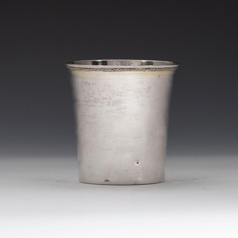 A BEAKER, silver. Petter Törnqvist Hämeenlinna 1790. Height 8 cm. Weight 116 g.