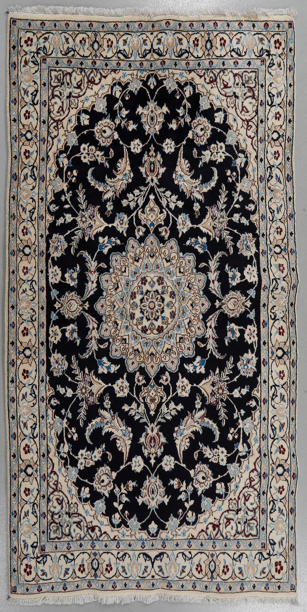 MATTA, Nain part silk, 179 x 106 cm.