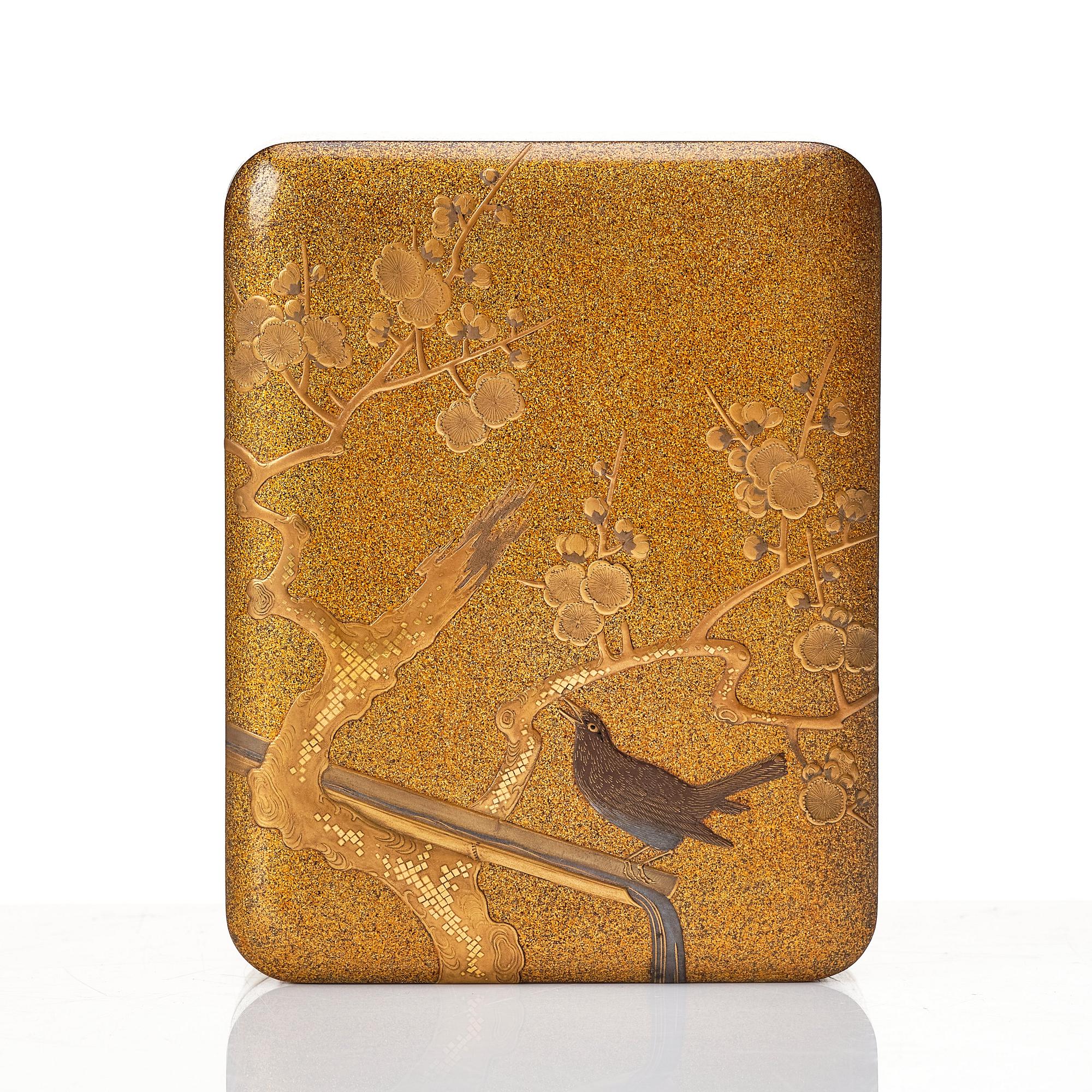 A Japanese lacquered bowl, box with cover and handle, 19th Century.