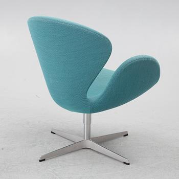 Arne Jacobsen, armchair, "The Swan", Fritz Hansen, Denmark, 2010.