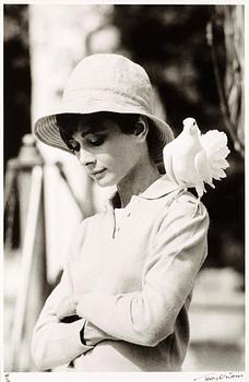 Terry O'Neill, "Audrey Hepburn with dove, St Tropez, 1967".