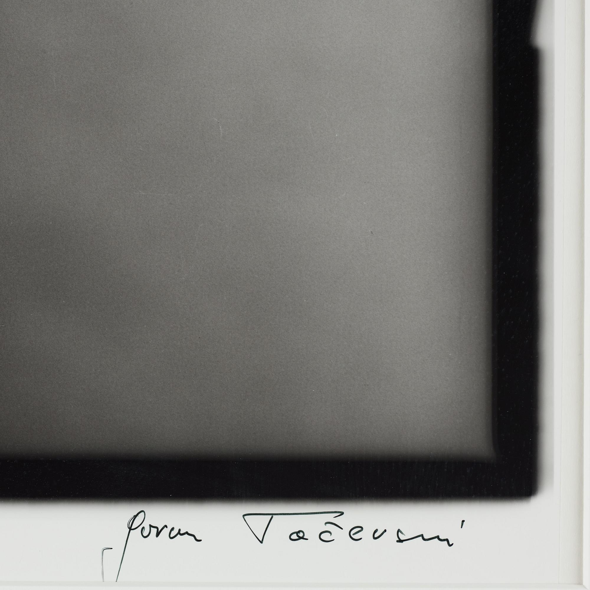 Goran Tacevski, fotografi signerad och numrerad 4/10.