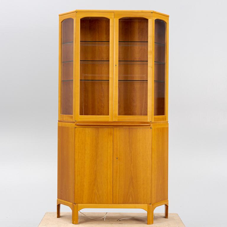 Carl Malmsten,  vitrinskåp, "Undantaget", 1900-talelts slut.