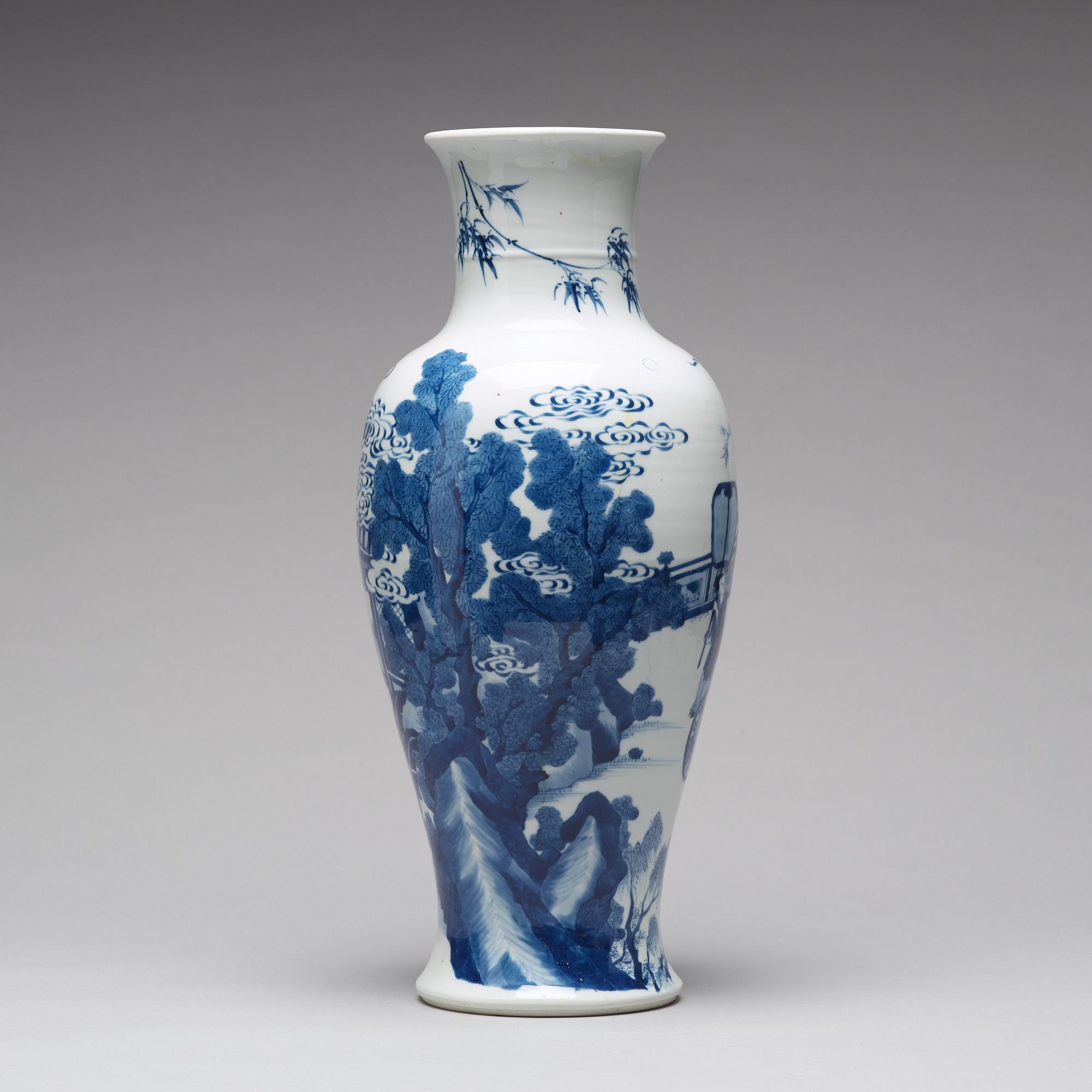 VAS, porslin. Qingdynastin, Kangxi (1662-1722).