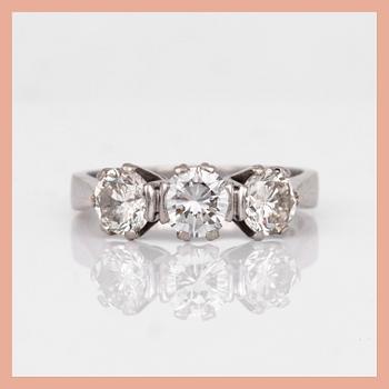 RING, 18K vitguld med diamanter, tot ca 2,15 ct, Rolf Sonderegger, Köping, 1990. Total vikt ca 6,63 g.