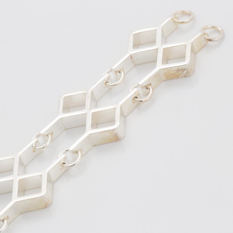 A Jorma Laine bracelet in silver.