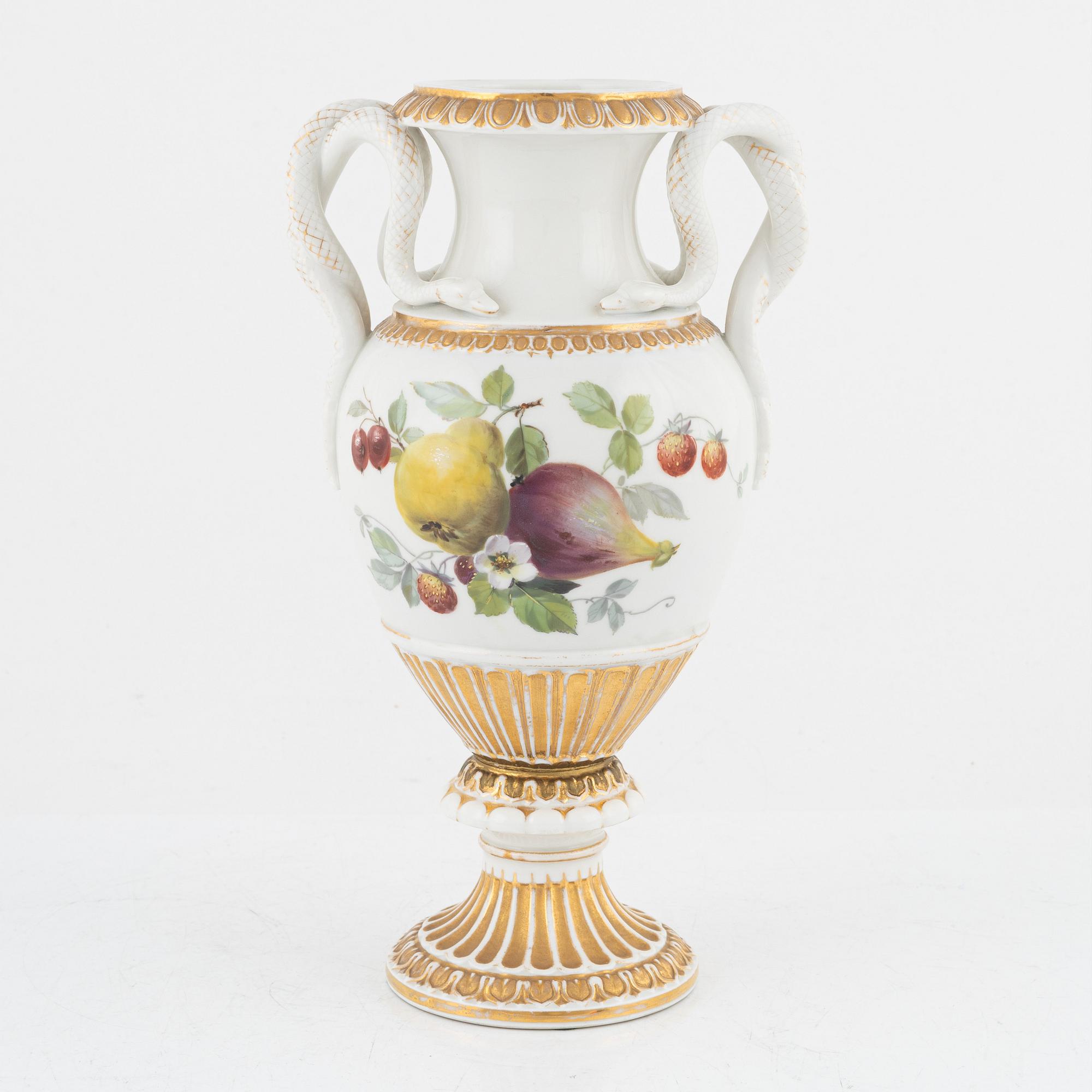 A porcelain vase, Meissen, Germany, late 19th century.