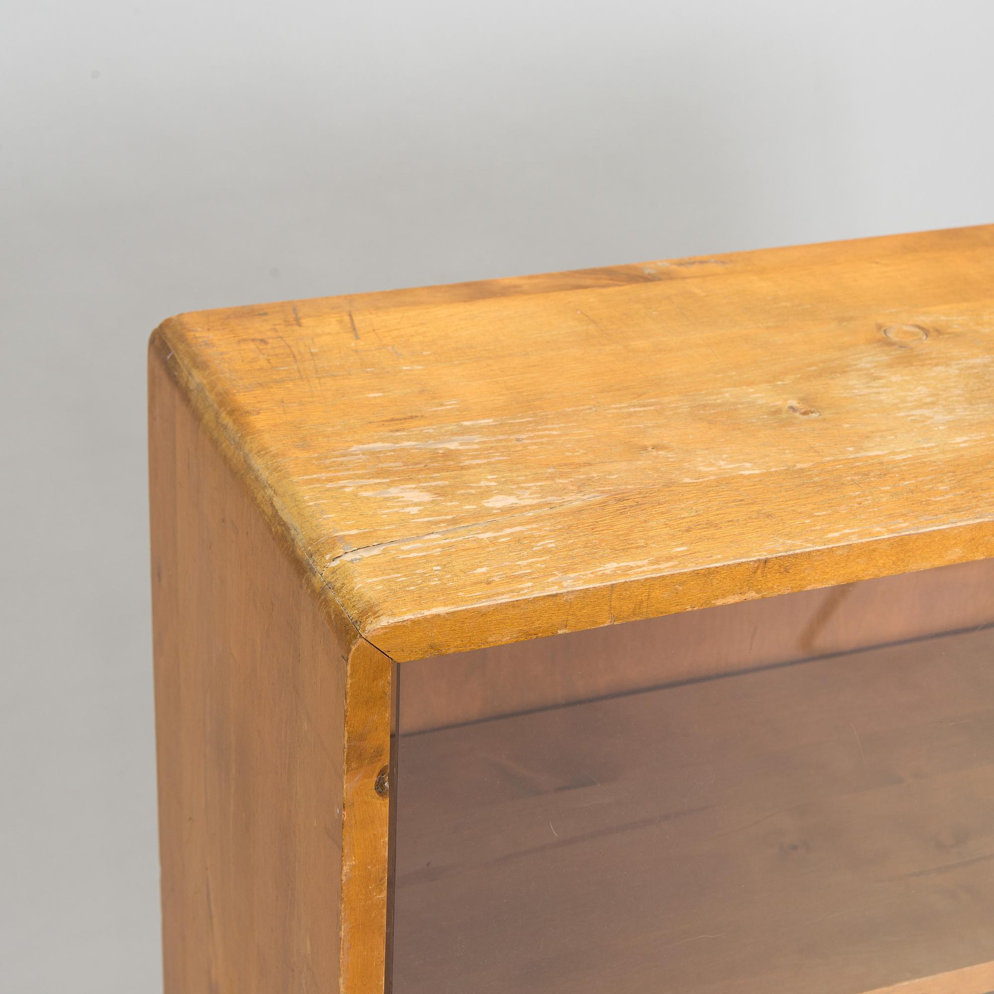 A 1940s.bookcase.
