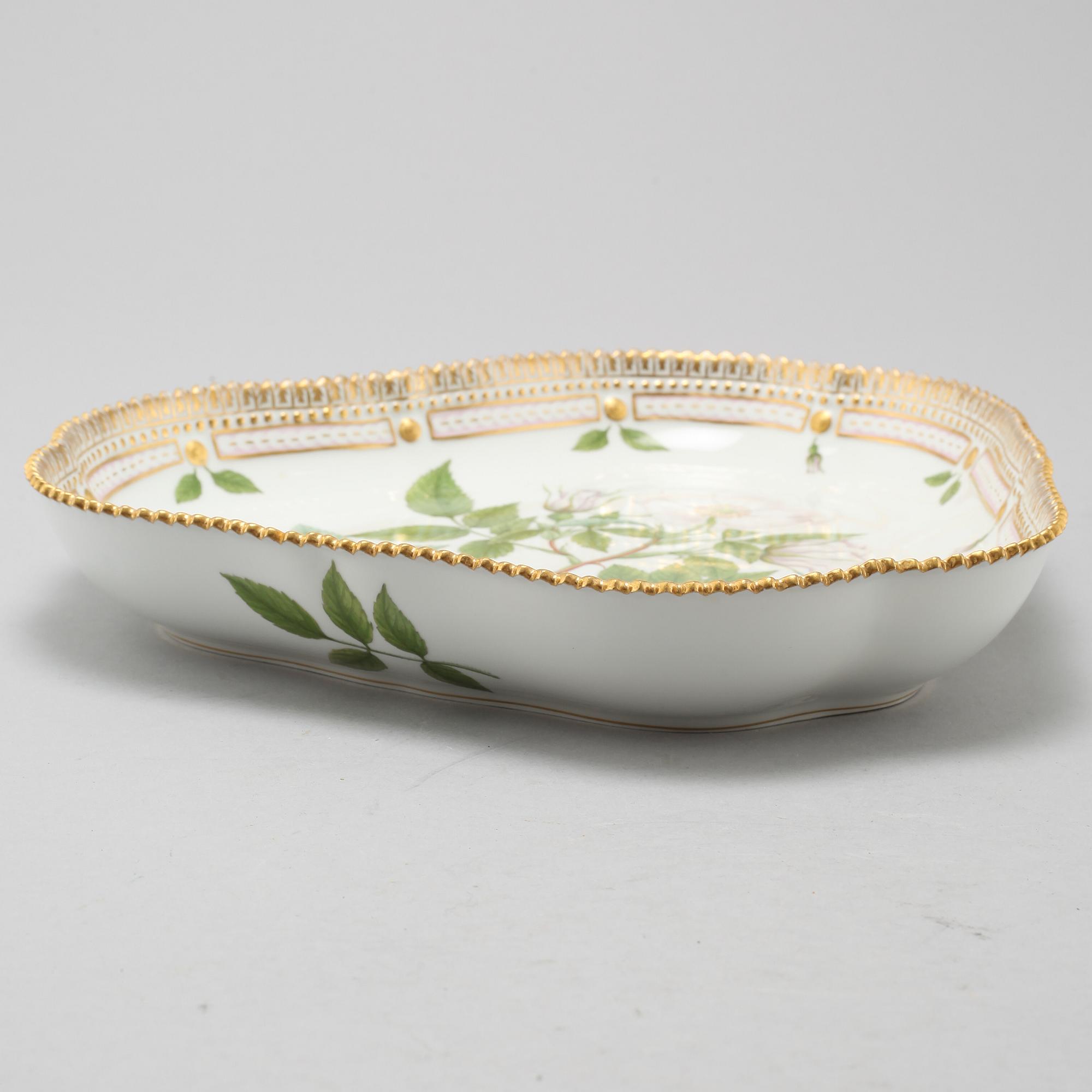 A porcelain plate, "Flora Danica", Royal Copenhagen, Denmark, from the latter half of the 20th century.