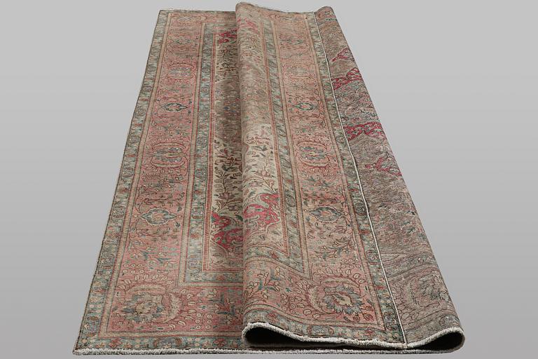 A carpet, Persian, Vintage Design, ca 338 x 235 cm.