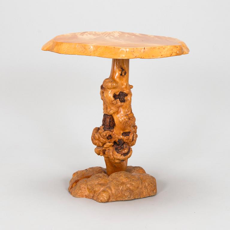 Nojatuoli ja pöytä 1960/1970-luku.