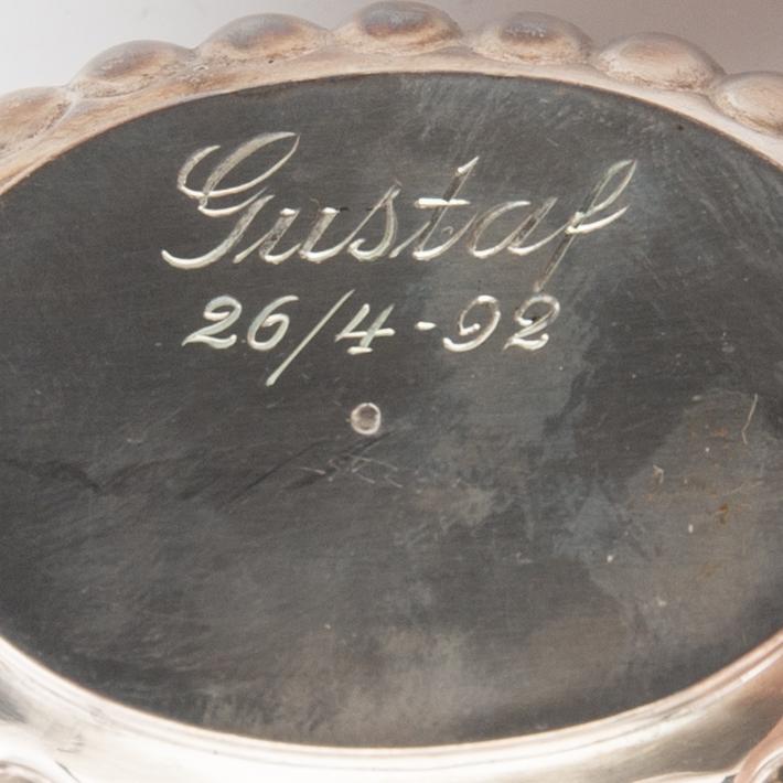 A pair of salt cellars and a spoon, silver, Minshull & Latimer, Birmingham, 1899.