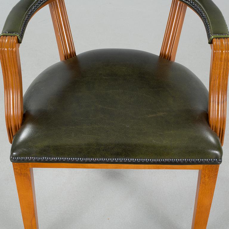 An armchair from the latter haöf of the 20th century.