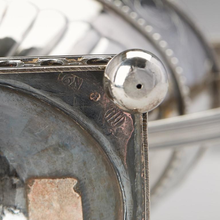 Hans Lyberg, sockerskålar med lock, ett par, silver, Borås 1805. Sengustavianska.