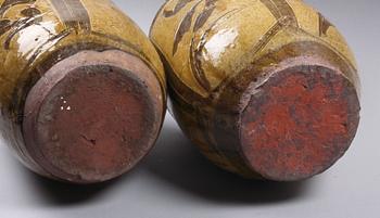 VINKÄRL, 2 st. Lergods, Kina.