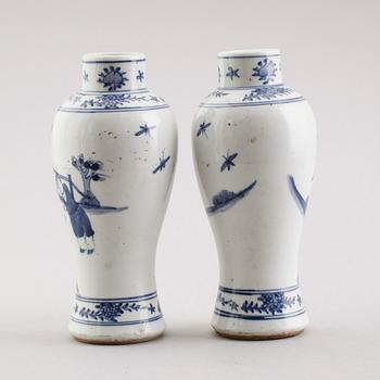 VASER, 1 par, porslin, Kina, sannolikt 1800-tal.