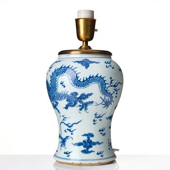 A blue and white Transitional vase, 17th Century.