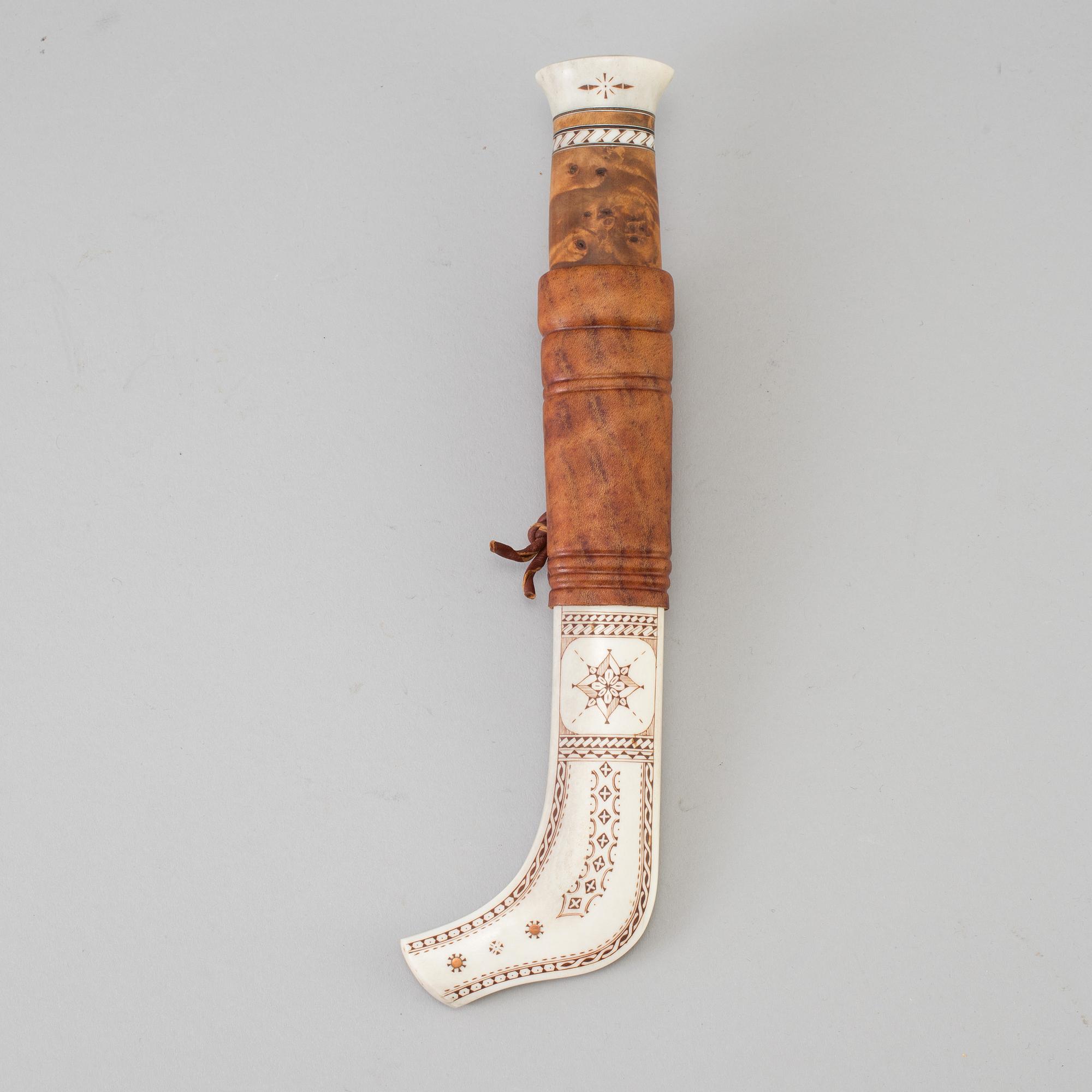 A same knife by Randolf Lindblom, signed.