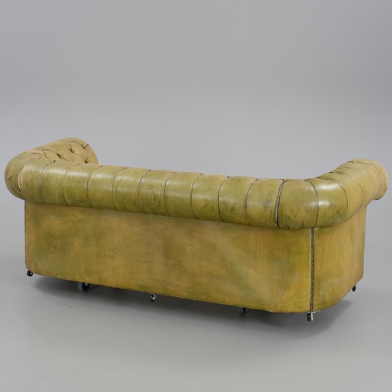 SOFFA, Chesterfieild-modell, 1900-talets andra hälft.