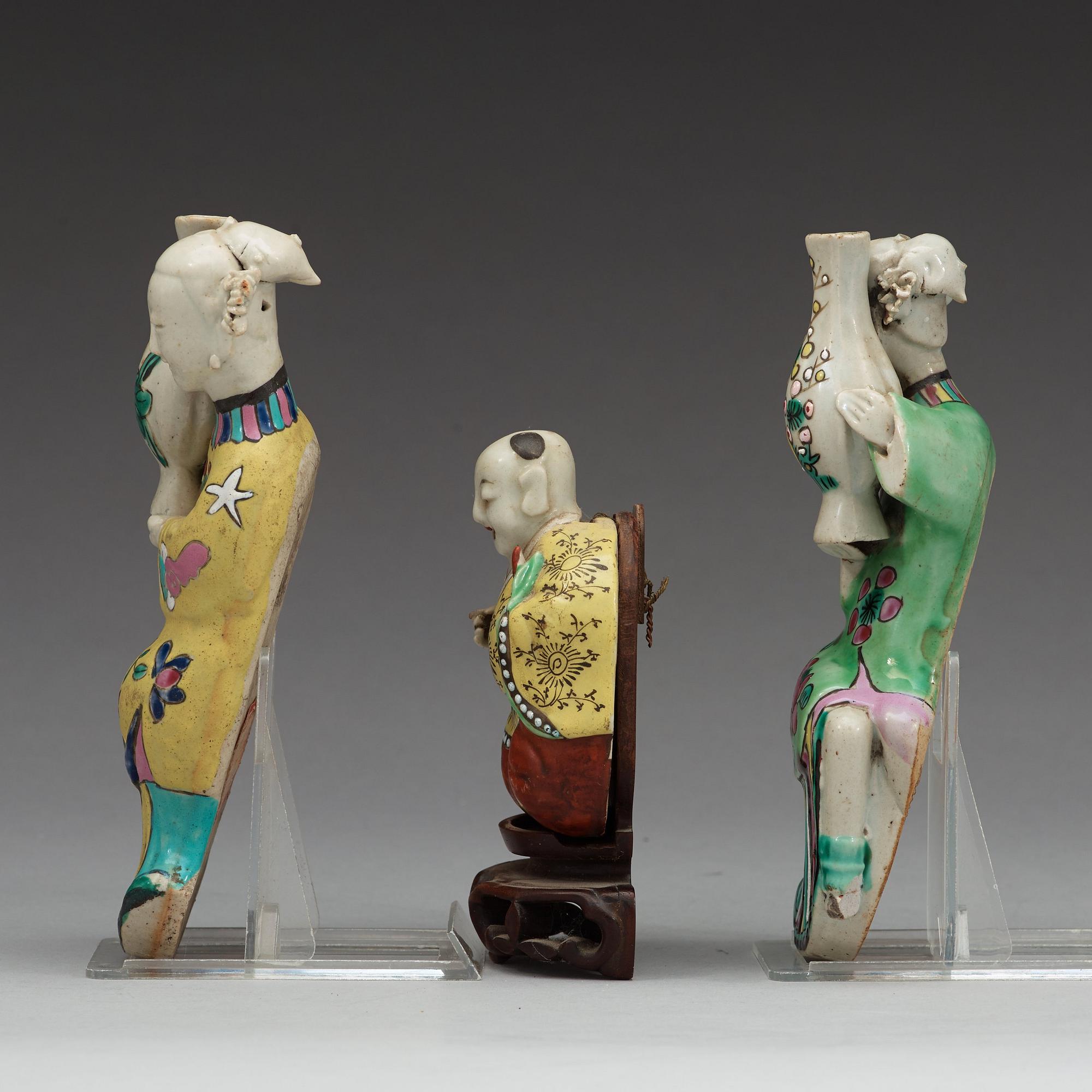 FIGURINER, tre stycken, porslin. Qingdynastin, 1800-tal.