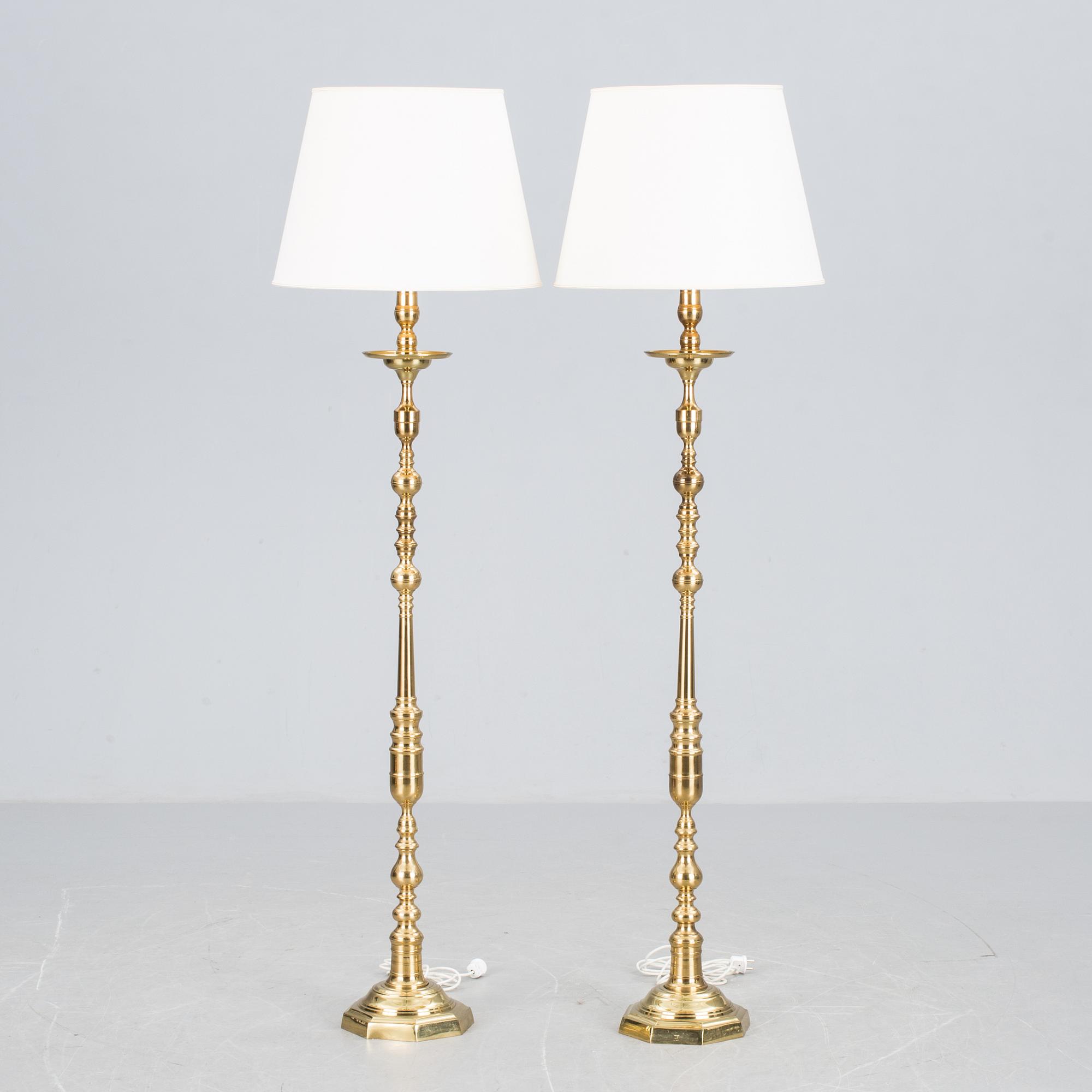 GOLVLAMPOR, ett par, mässing, 1900-talets mitt.