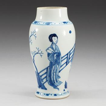 A blue and white vase, Qing dynasty, Kangxi (1662-1722).