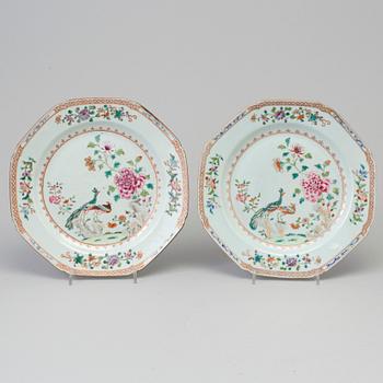 A pair of 'double peacock' dishes, Qing dynasty, Qianlong (1736-95).