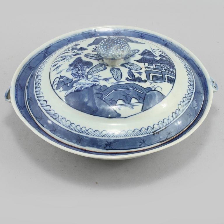 VÄRMEFAT, porslin, Kina, 1800-tal.