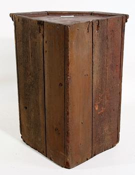 HÖRNHÄNGSKÅP. 1600/1700-tal.