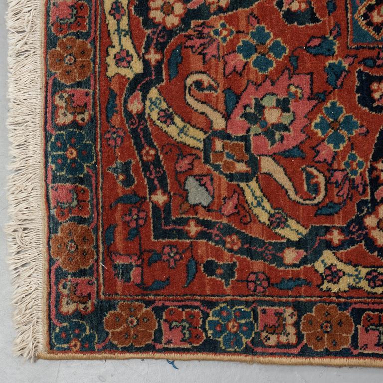 Matto, semi-antique Tabriz Petag, ca 393,5 x 303 cm.