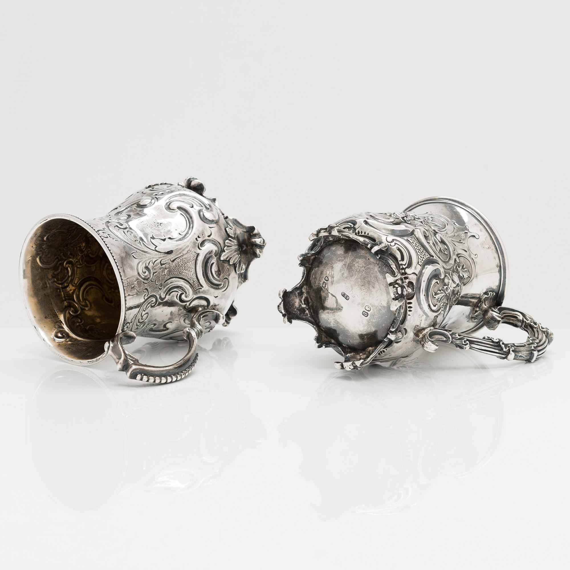 Muggar, 2 st, sterlingsilver, Edward Ker Reid 1856 och Daniel & Charles Houle,1865. London, England.