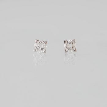 ÖRHÄNGEN, 18K vitguld med briljantslipade diamanter ca 1.14 ct. Vikt 1,4 gram.