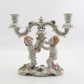 Kandelabrar 2 st Louis XV-stil Schierholz Tyskland 1900-talet mitt porslin.