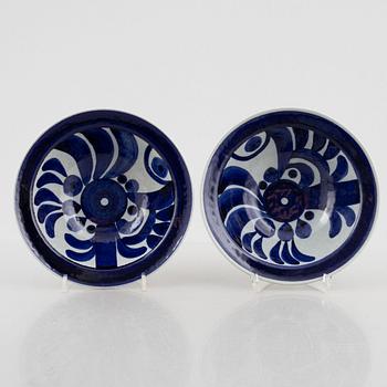 Lisa Larson, vaser, 2 st och skålar, ett par samt terrin med lock och skål med lock, stengods, Gustavsberg.