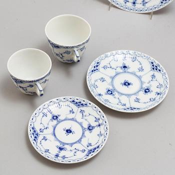 ROYAL COPENHAGEN, mat- och kaffeservis, 69 delar, porslin, "Musselmalet", Danmark.