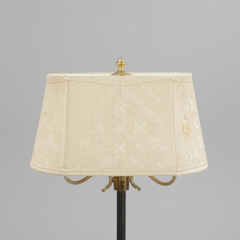 GOLVLAMPA, 1900-talets mitt.