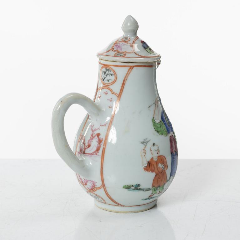 A group of three Chinese famille rose porcelain ewers and two dishes, Qing dynasty, Qianlong (1736-95).