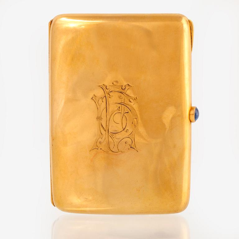 A 18 carat gold cigarette case from G Dahlgren & Co, Malmö 1912.
