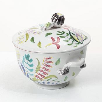 Stig Lindberg, A faience tureen with lid and handles, Gustavsberg Studio.