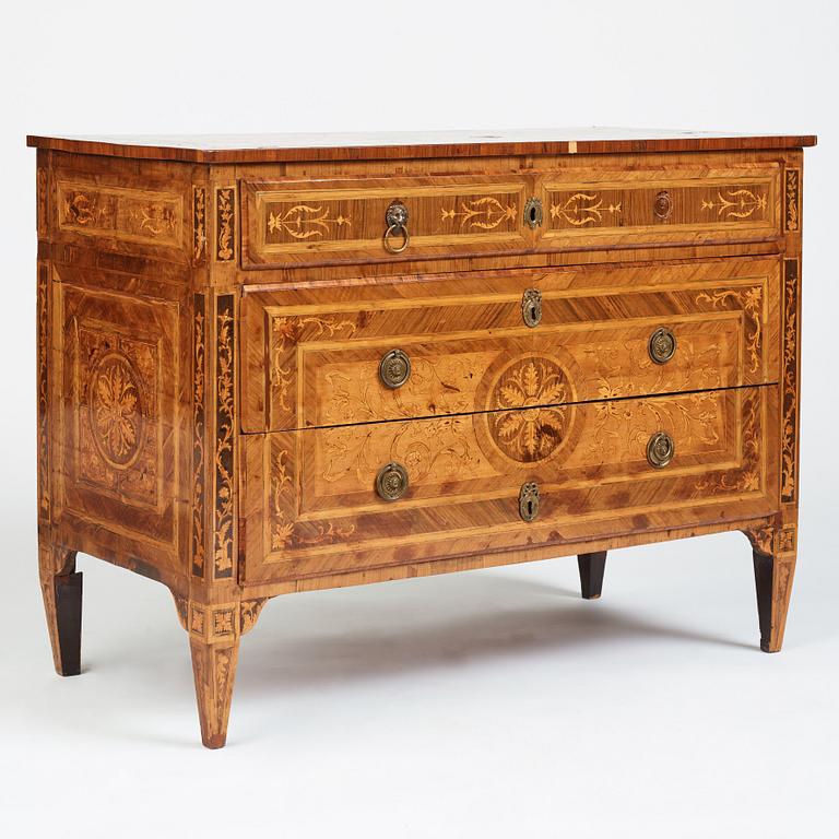 A Italien Louis XVI commode.