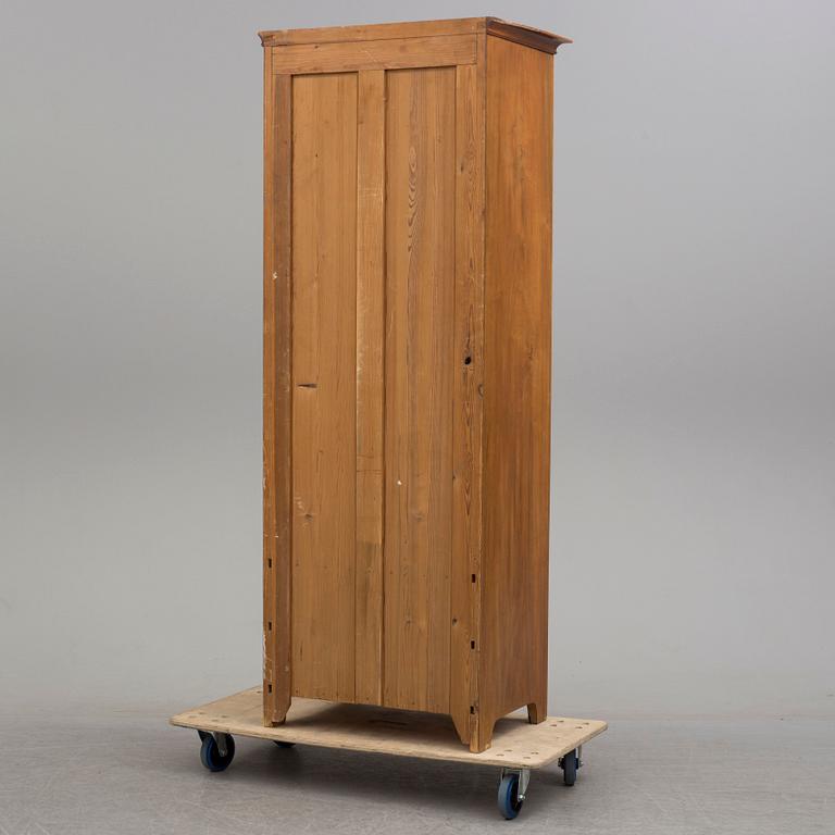 A walnut veneered wardrobe, early 20th Century.