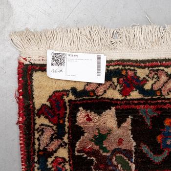 Matto, semi-antique/Old Bakthiari, ca 305 x 175 cm.