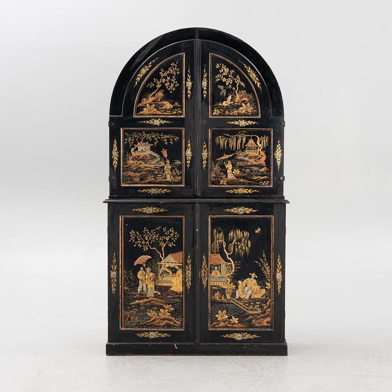 A Chinoiseries cabinet, 18th century and ealry 1900.