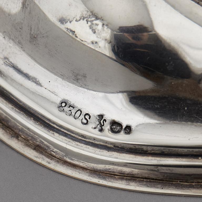 LJUSSTAKAR, ett par, silver, rokokostil, Norge, 1900-talets mitt.