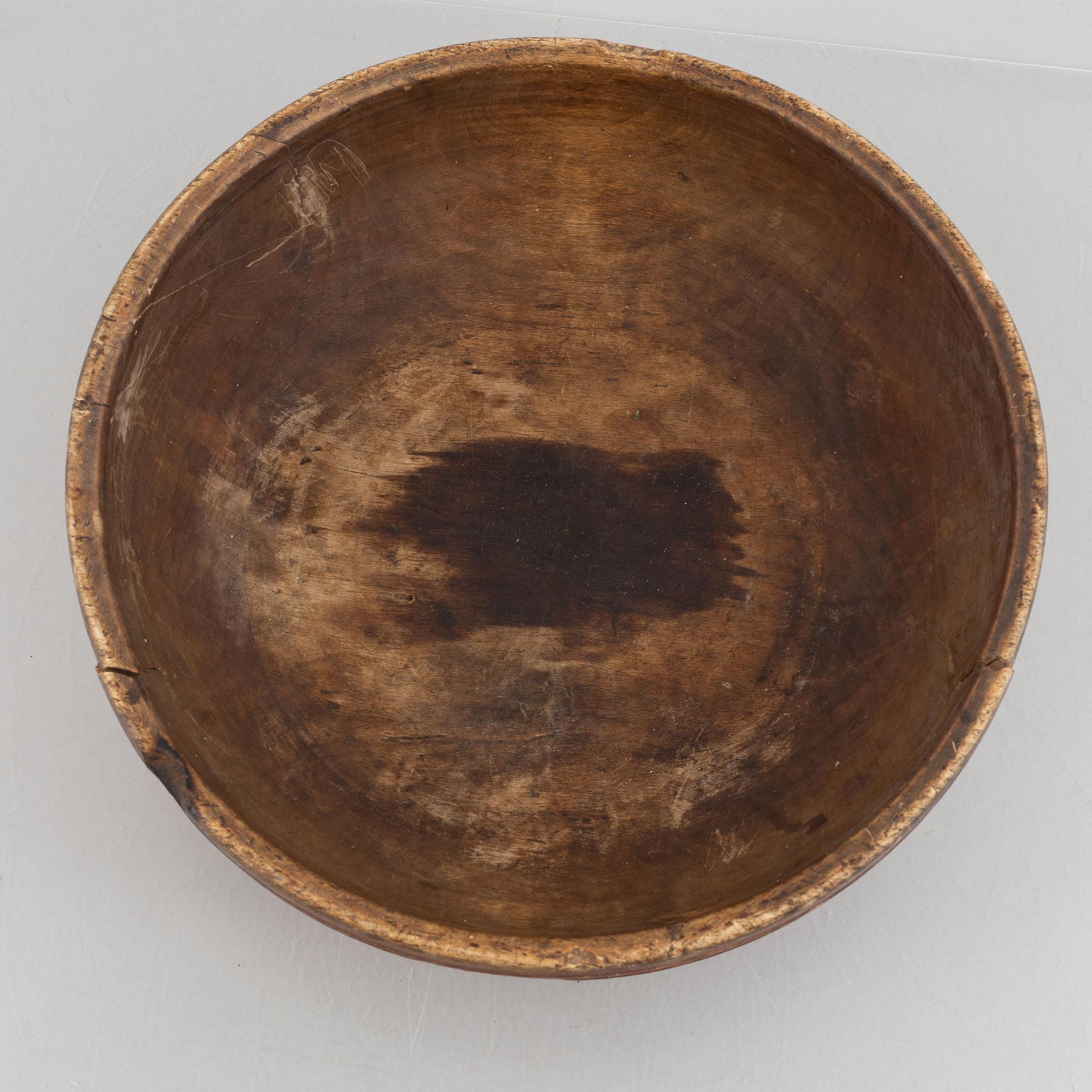 A turned bowl, Sweden, first part 19th century.