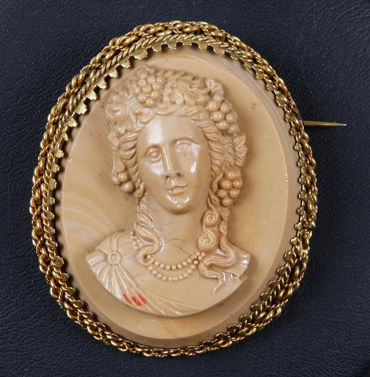 CAMÉBROSCH, agat, gulmetall, Italien 1800-tal.