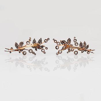 Two old-cut diamond floral brooches that can be worn as a tiara. Circa 1860 - 1880's.