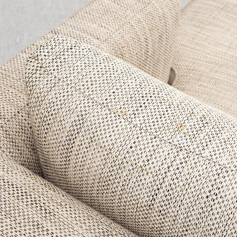 A 'Tiziano' chaise lounge from Frigerio, Italy.