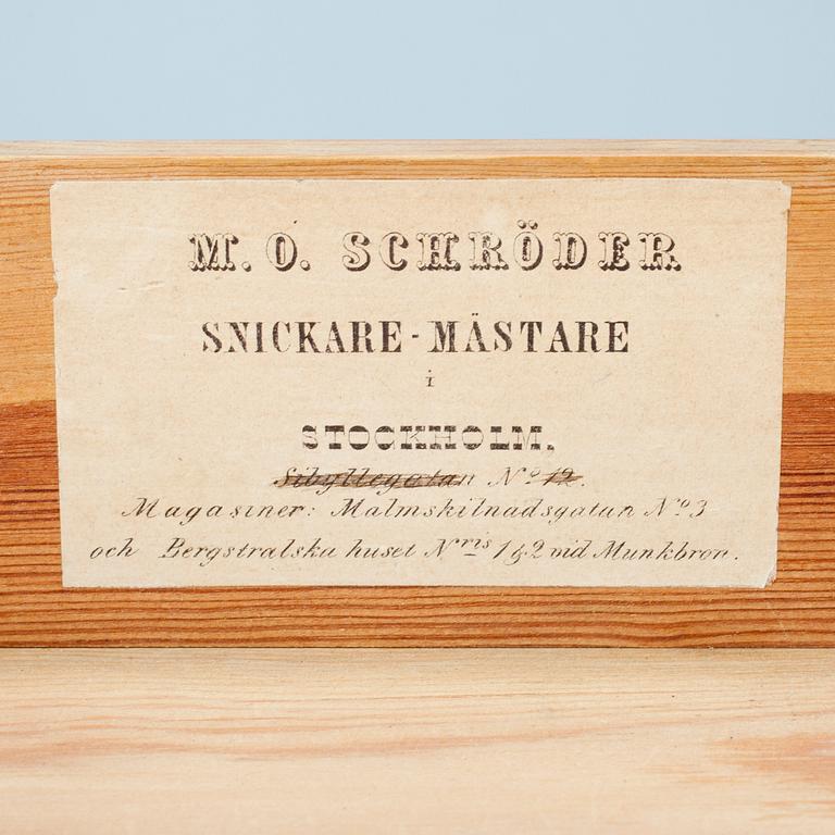 ETAGERE, etikettmärkt Snickarmästare M.O. Schröder, Stockholm, 1800-talets första hälft.